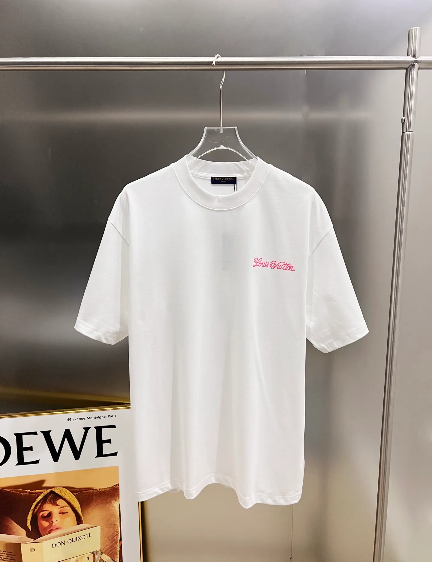 🅿️190 1v Louis* 2025 autumn and winter new style, classic letter three-dimensional foam printing technology design, high-end version! Highly breathable and comfortable, customized double yarn plain cotton fabric. Short-sleeved T-shirt. Same style for men and women. Sizes S M L XL XXL Five sizes black white